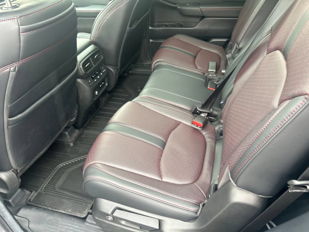 Used 2025 Honda Pilot Black Edition image 29