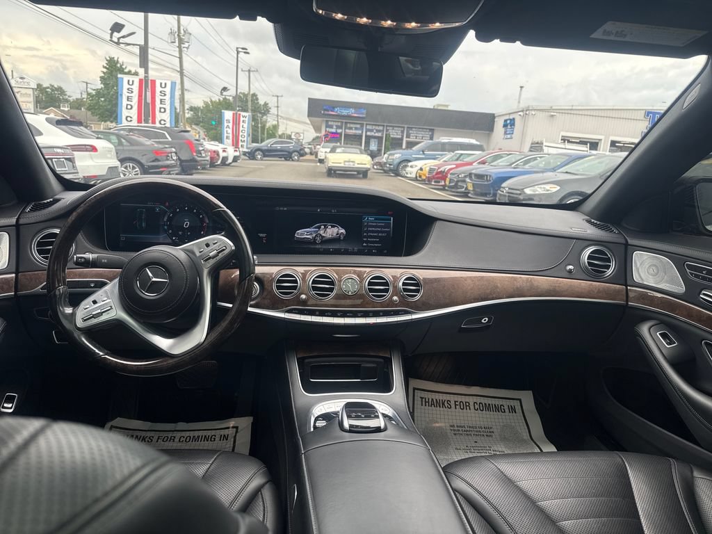 Used 2018 Mercedes-Benz S 560 4MATIC Sedan w/ Premium Package image 12