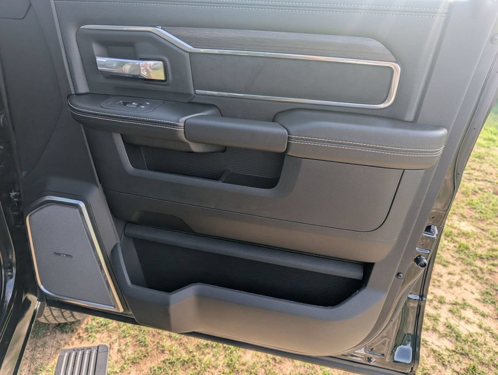 New 2026 RAM 3500 Laramie AWD/4WD image 32