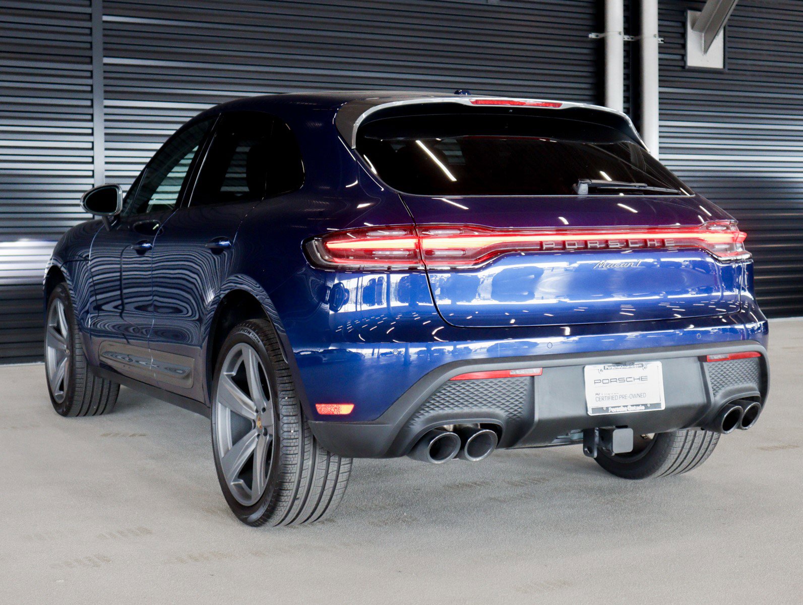 Certified 2025 Porsche Macan T image 3
