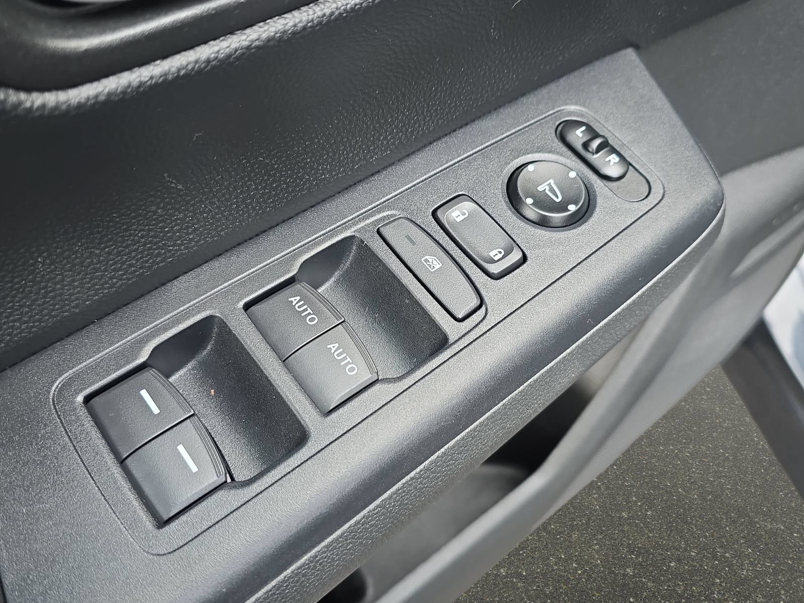 Used 2024 Honda CR-V EX image 25