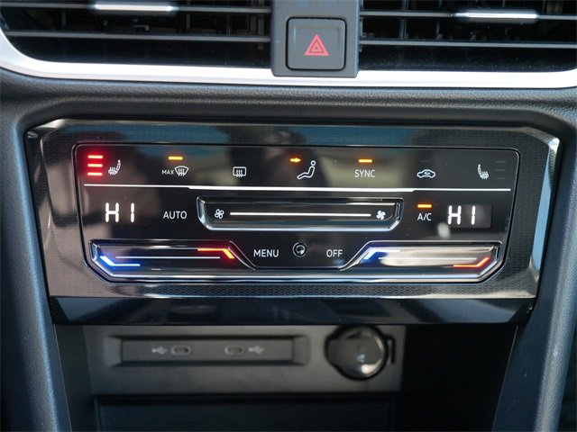 Certified 2025 Volkswagen Taos SE w/ Panoramic Sunroof Package image 33