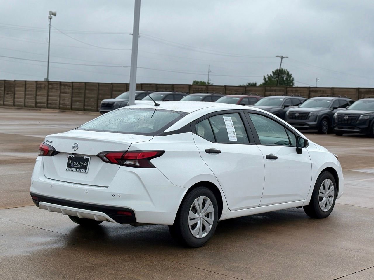 Used 2022 Nissan Versa S FWD image 6