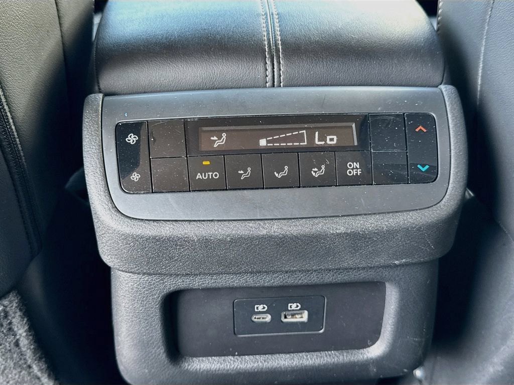 Used 2025 Nissan Pathfinder SL AWD/4WD image 27