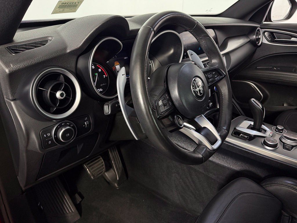 Used 2023 Alfa Romeo Stelvio Veloce AWD/4WD image 22