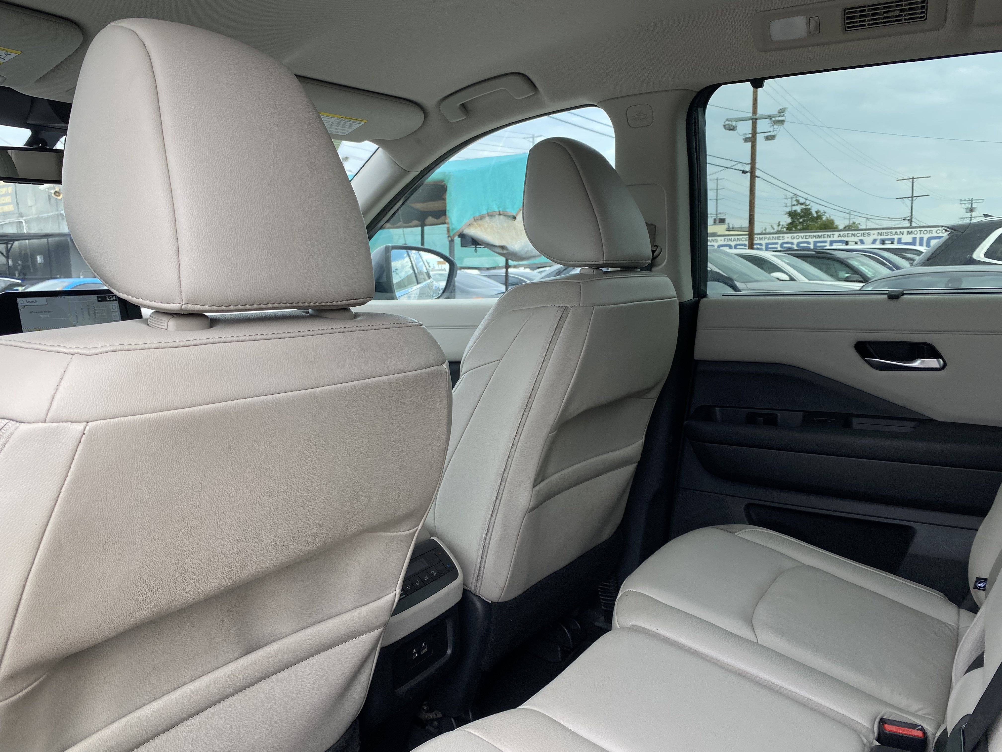 Used 2023 Nissan Pathfinder SL w/ Lighting Package (N92) FWD image 22