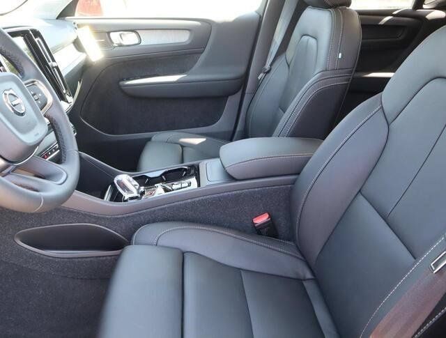 New 2024 Volvo XC40 B5 Plus w/ Climate Package AWD/4WD image 17