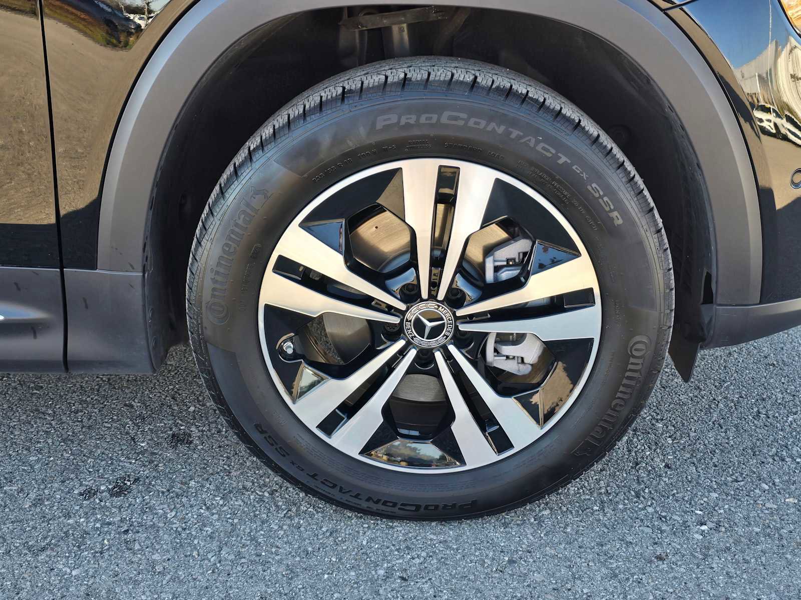 Used 2025 Mercedes-Benz GLB 250 4MATIC image 9