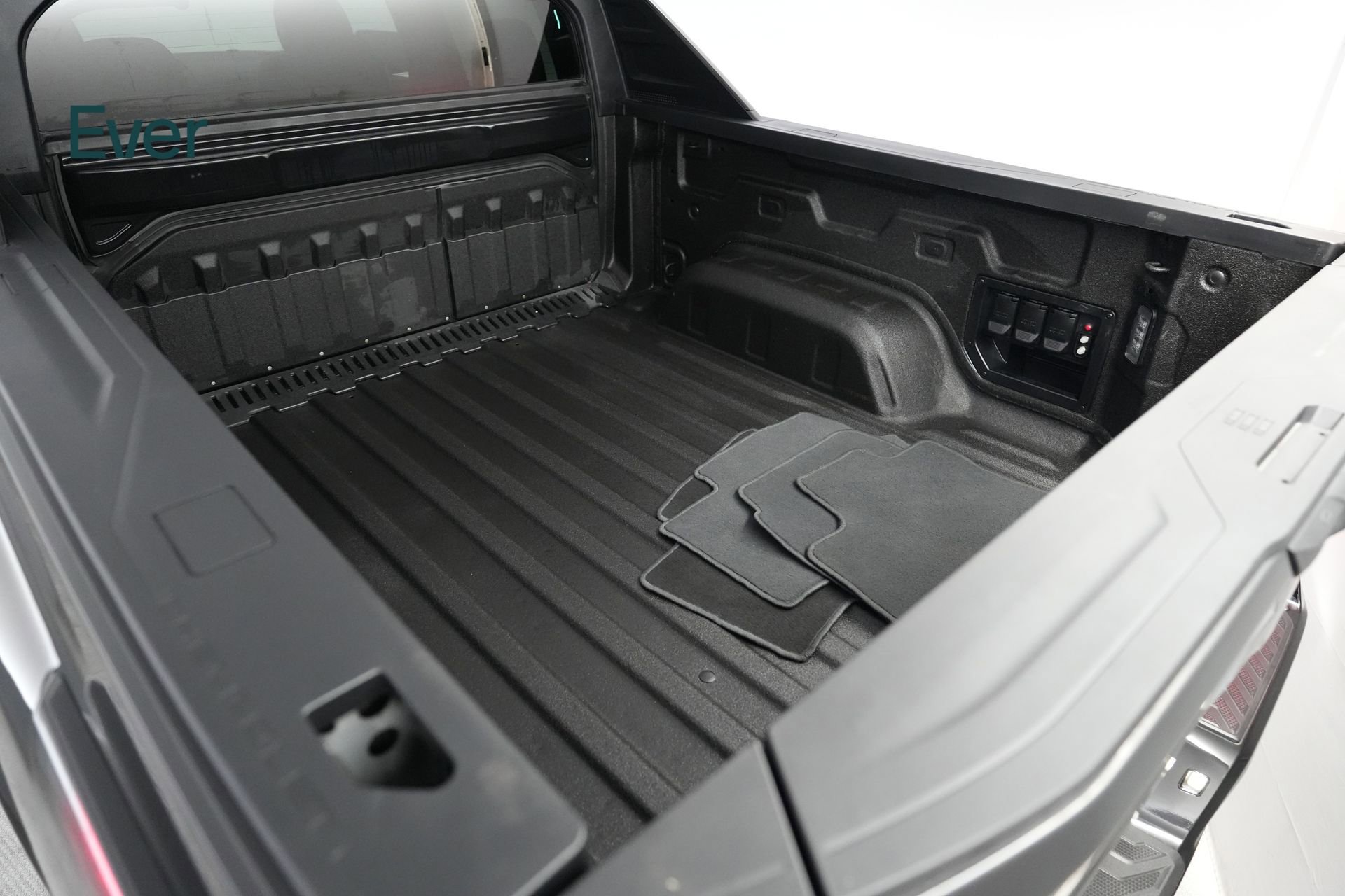 Used 2024 Chevrolet Silverado EV RST image 8