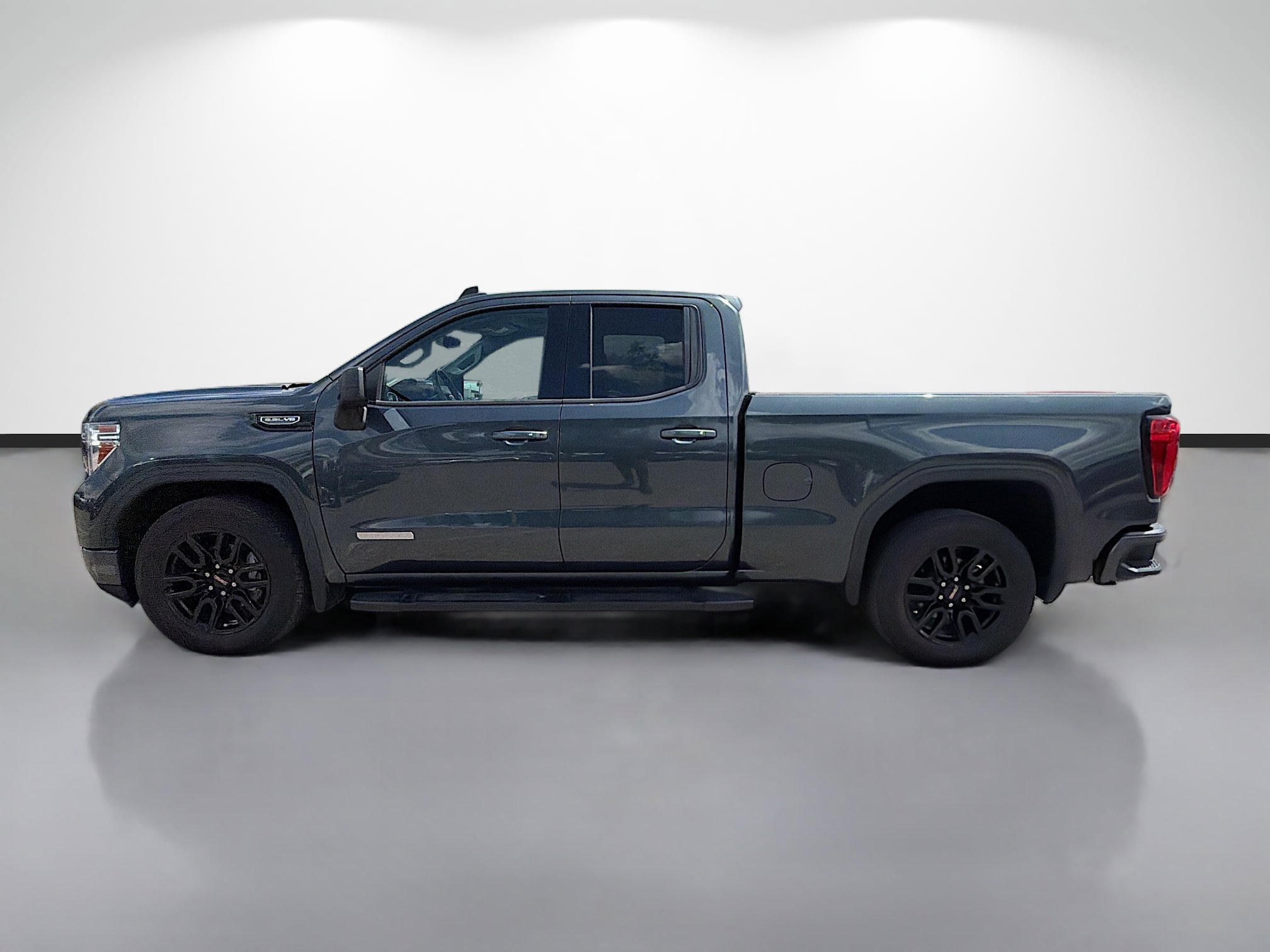 Used 2020 GMC Sierra 1500 Elevation w/ Elevation Value Package RWD image 2