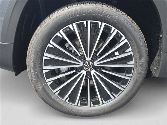 New 2025 Volkswagen Taos SE image 10