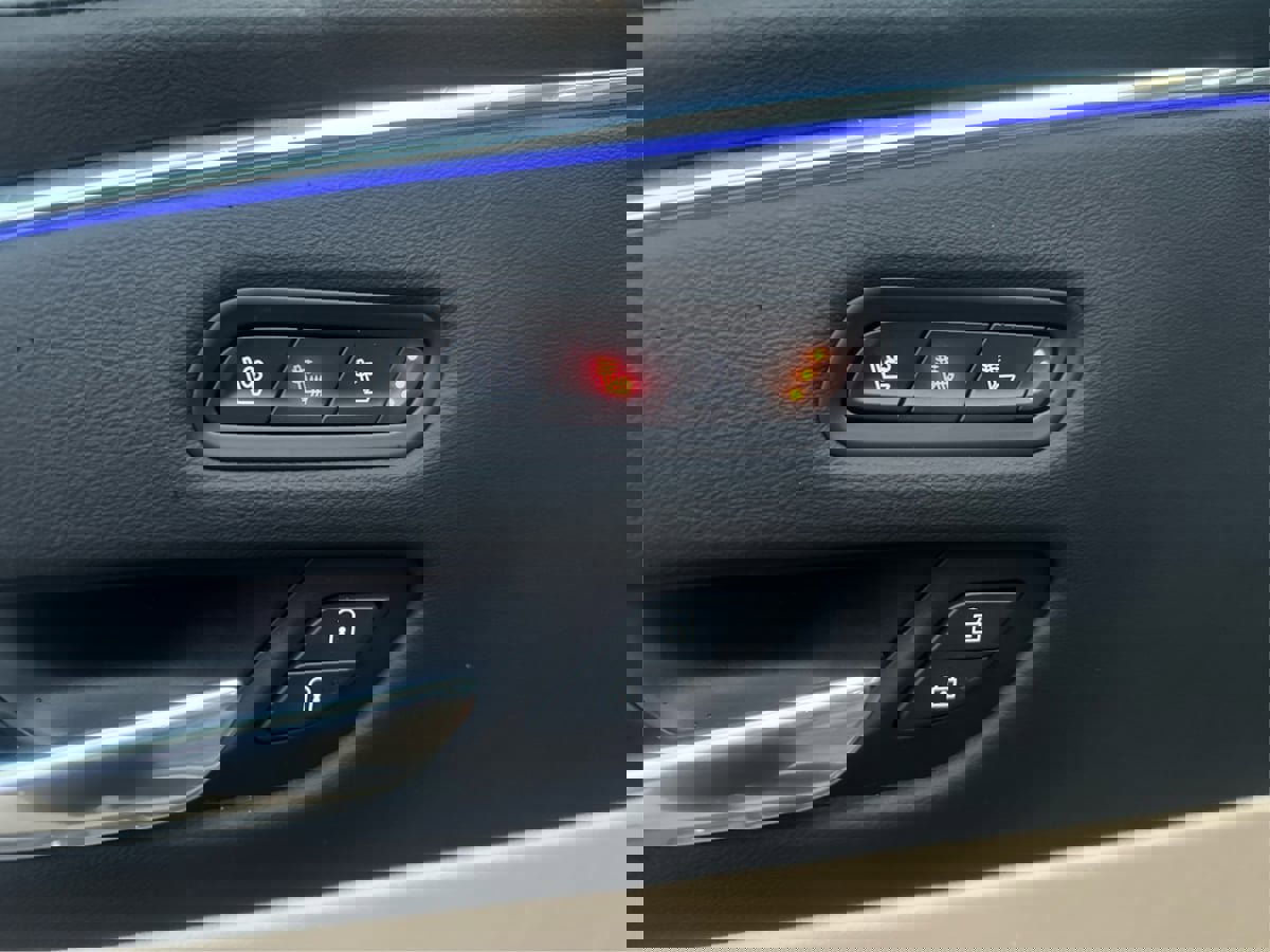 Used 2021 Cadillac Escalade Premium Luxury w/ Performance Package image 36