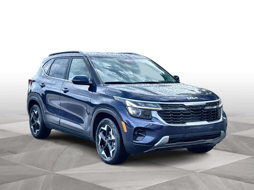 Used 2024 Kia Seltos EX FWD image 2