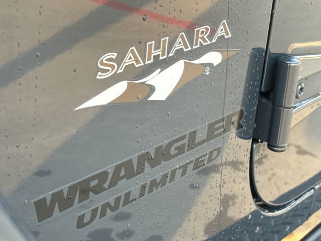 Used 2016 Jeep Wrangler Unlimited Sahara w/ Connectivity Group AWD/4WD image 6