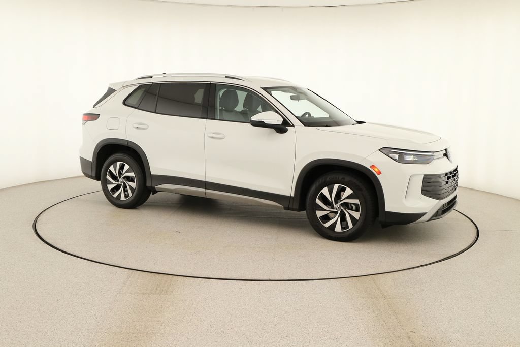 Used 2025 Volkswagen Tiguan S FWD image 9