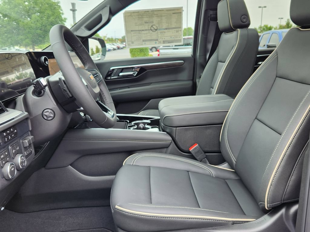 New 2025 Chevrolet Suburban Premier w/ Sun And Tow Package AWD/4WD image 10