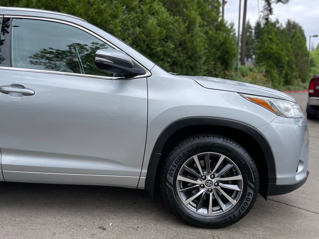 Used 2018 Toyota Highlander XLE AWD/4WD image 2