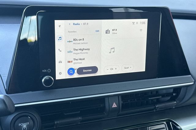 Certified 2025 Toyota Prius LE FWD image 23