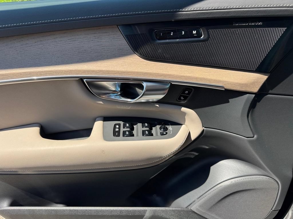 Certified 2025 Volvo XC90 B5 Ultra AWD/4WD image 15