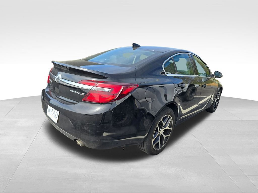 Used 2017 Buick Regal Sport Touring image 9