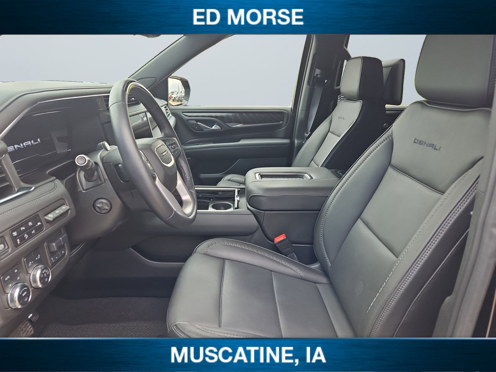 Used 2024 GMC Yukon Denali w/ Denali Reserve Package image 13