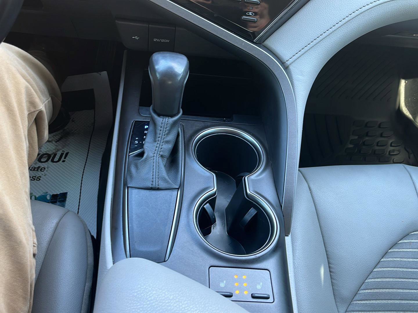 Used 2021 Toyota Camry SE w/ Cold Weather Package image 22