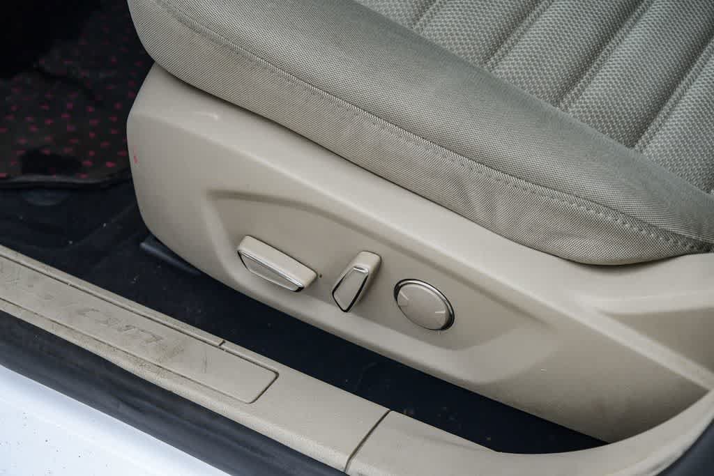 Used 2019 Ford Fusion SE FWD image 23