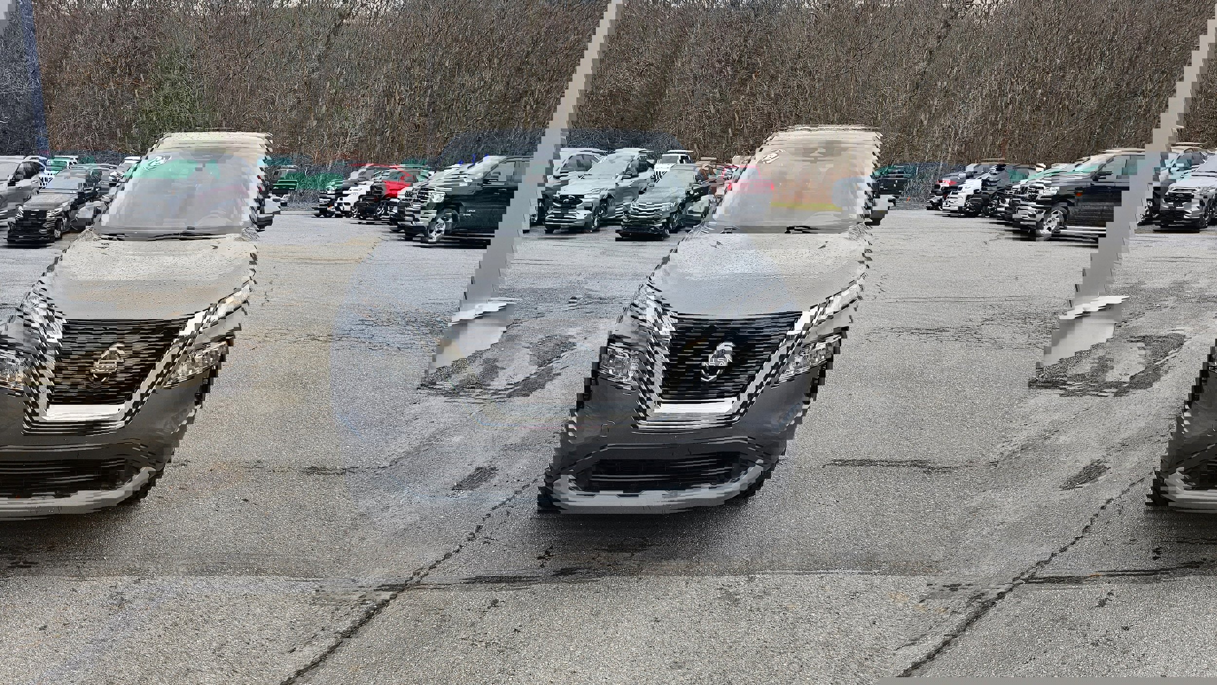 Used 2023 Nissan Rogue SV image 3