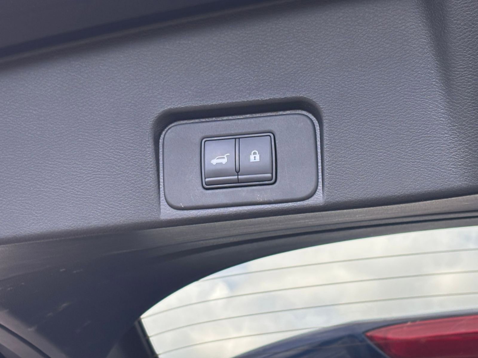 Used 2025 Nissan Rogue SV AWD/4WD image 20