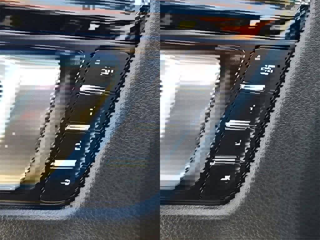 Certified 2025 Porsche Macan image 23