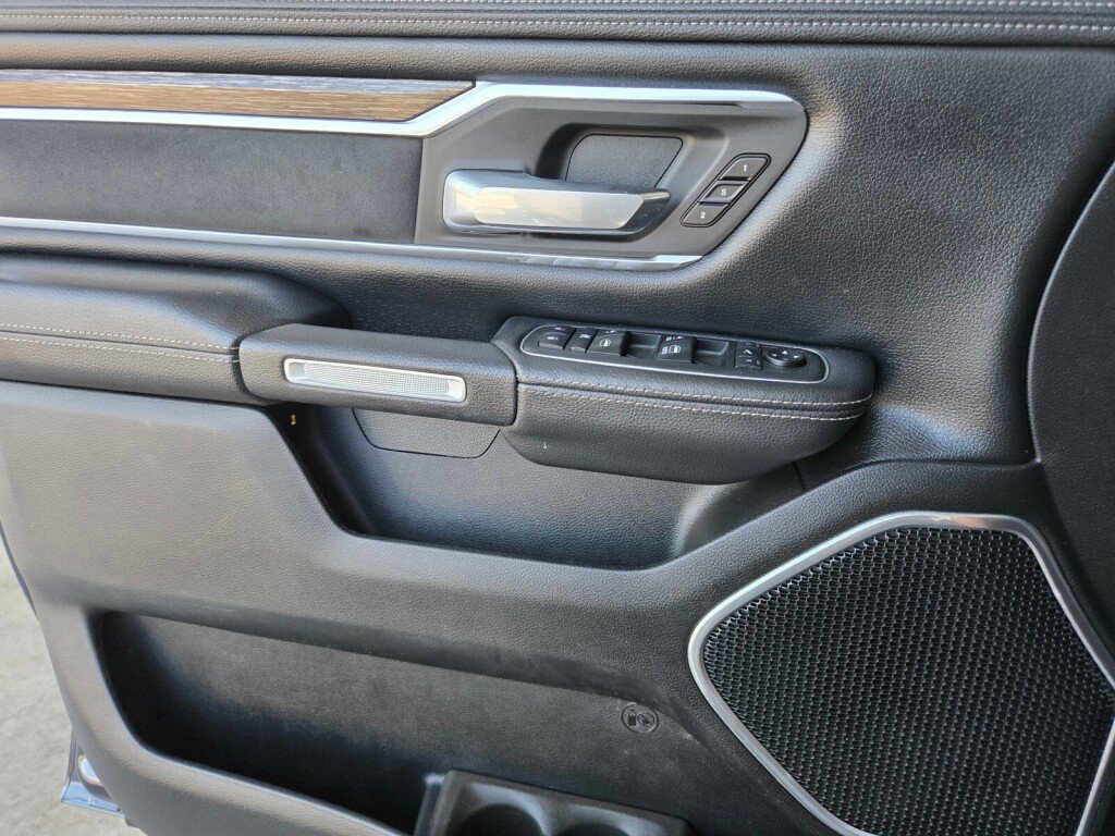 Used 2019 RAM 1500 Laramie AWD/4WD image 22