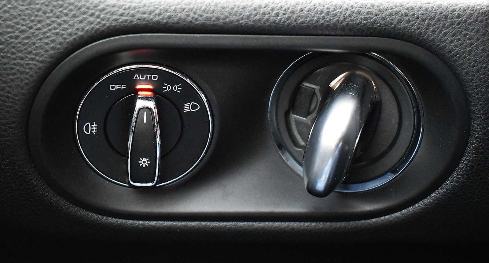 Used 2023 Porsche Macan T image 28