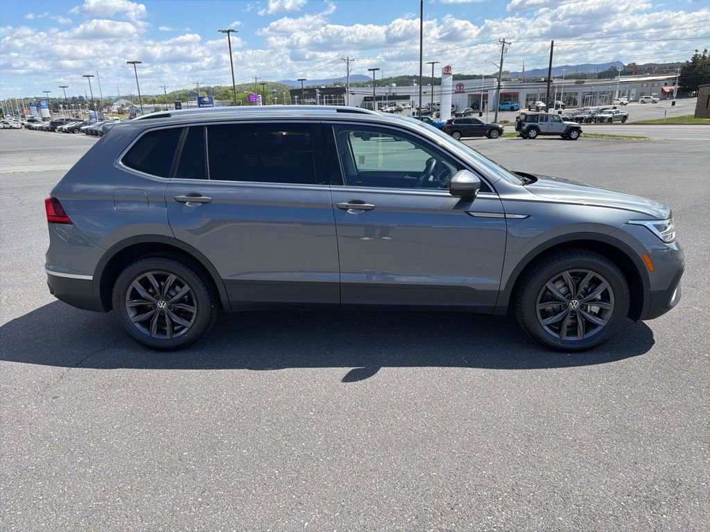 Used 2023 Volkswagen Tiguan SE FWD image 6
