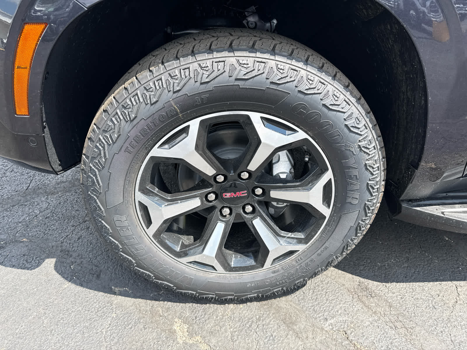 New 2026 GMC Yukon AT4 AWD/4WD image 9
