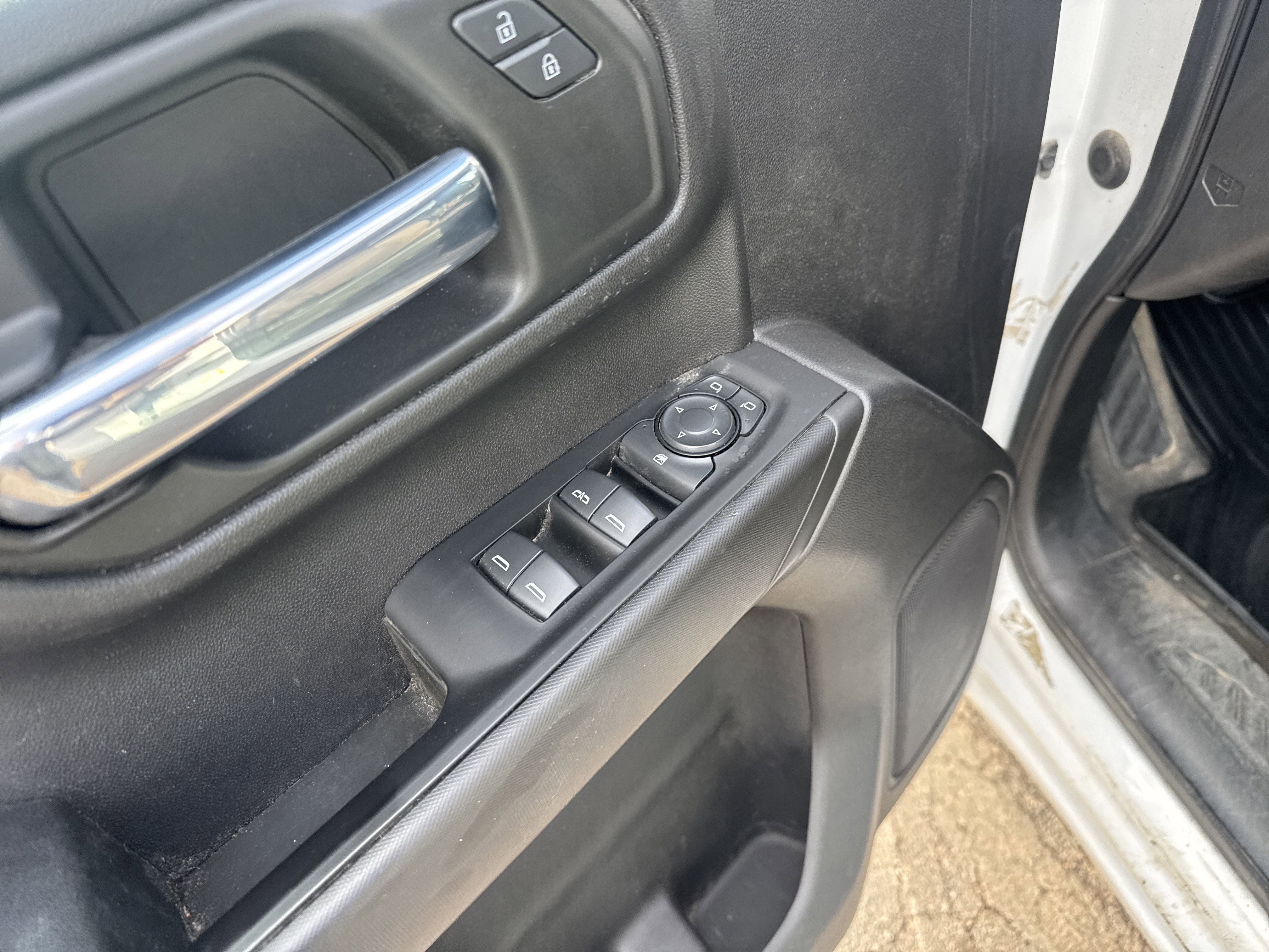 Used 2023 Chevrolet Silverado 1500 Custom image 16