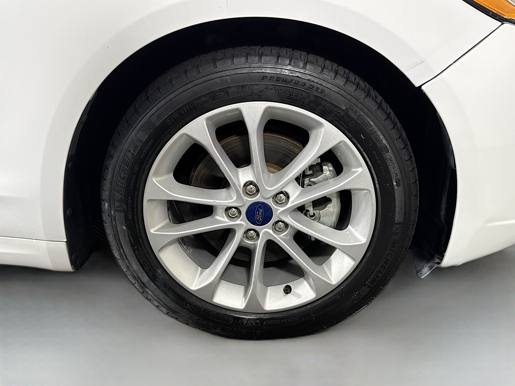 Used 2020 Ford Fusion SE FWD image 32