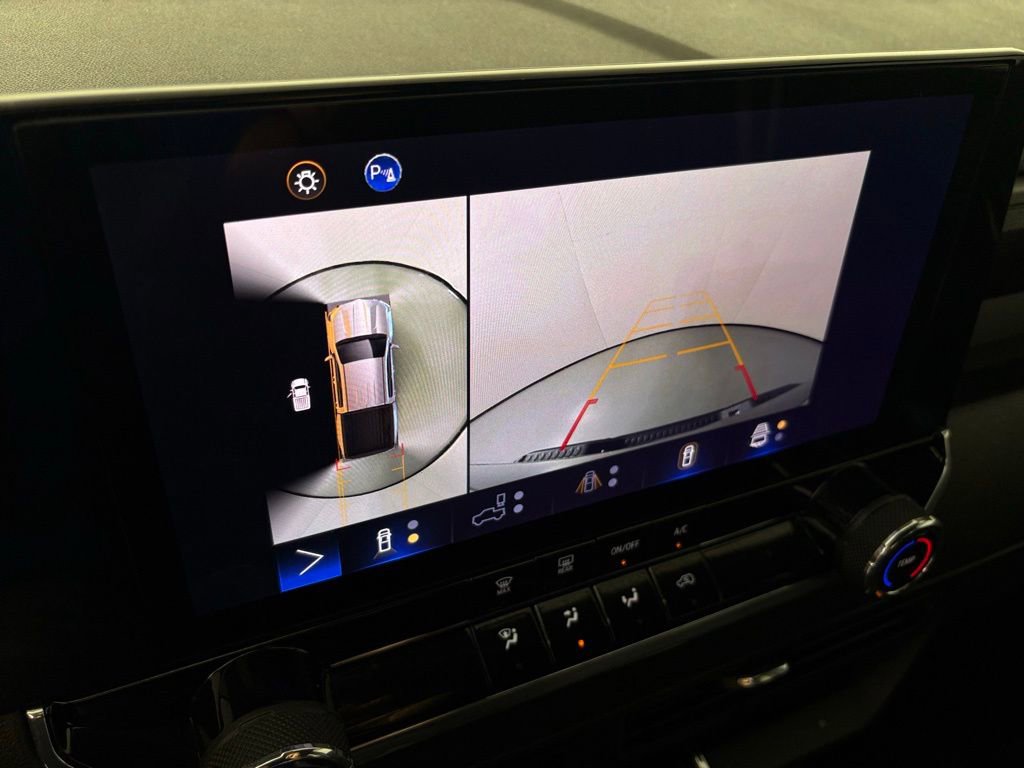 Used 2023 Chevrolet Colorado Trail Boss w/ Technology Package image 31