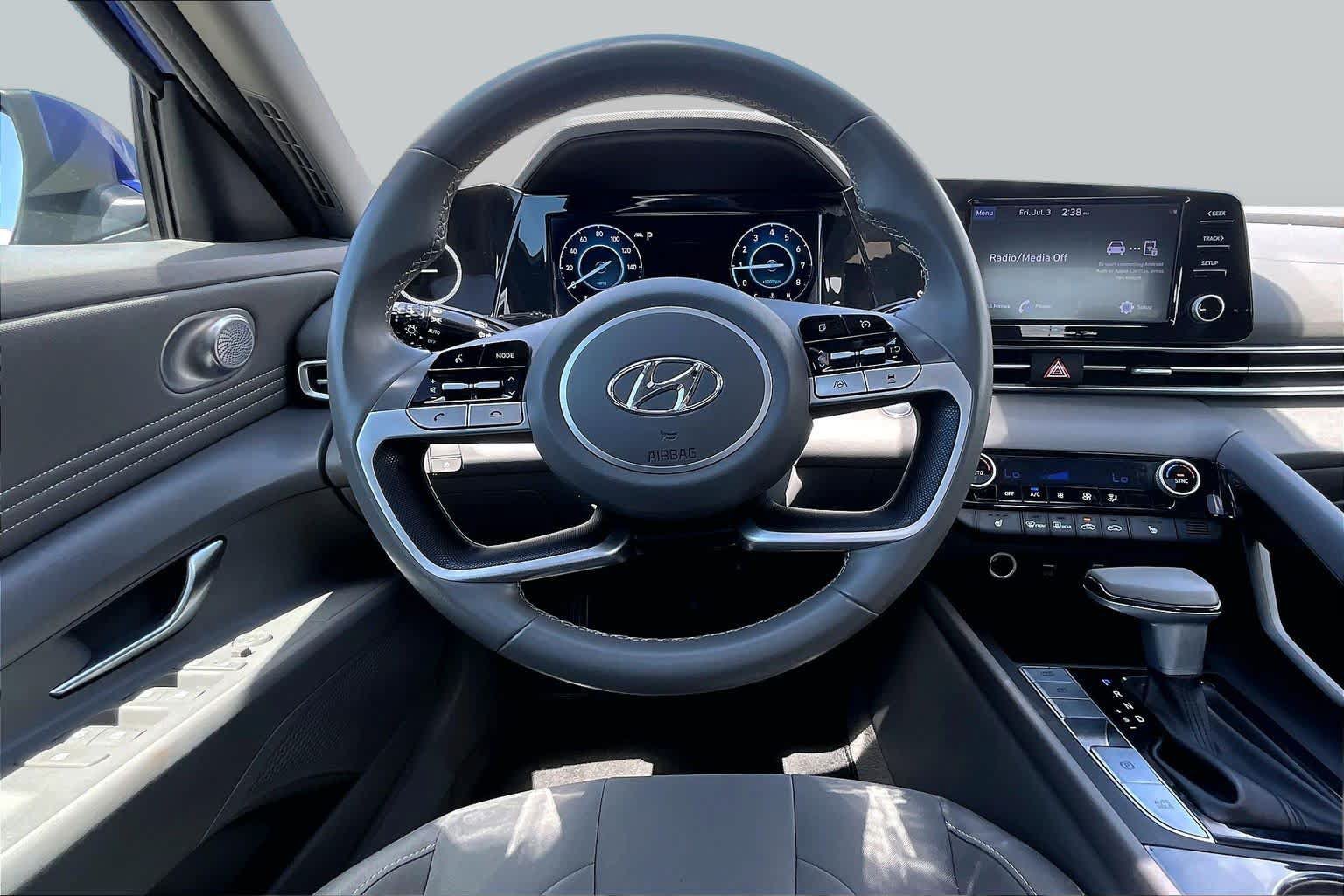 Used 2022 Hyundai Elantra SEL w/ Convenience + Premium Package FWD image 6