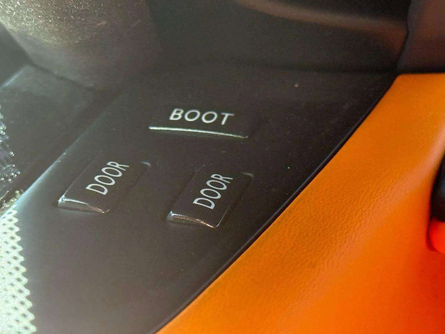 Used 2018 Rolls-Royce Dawn image 29