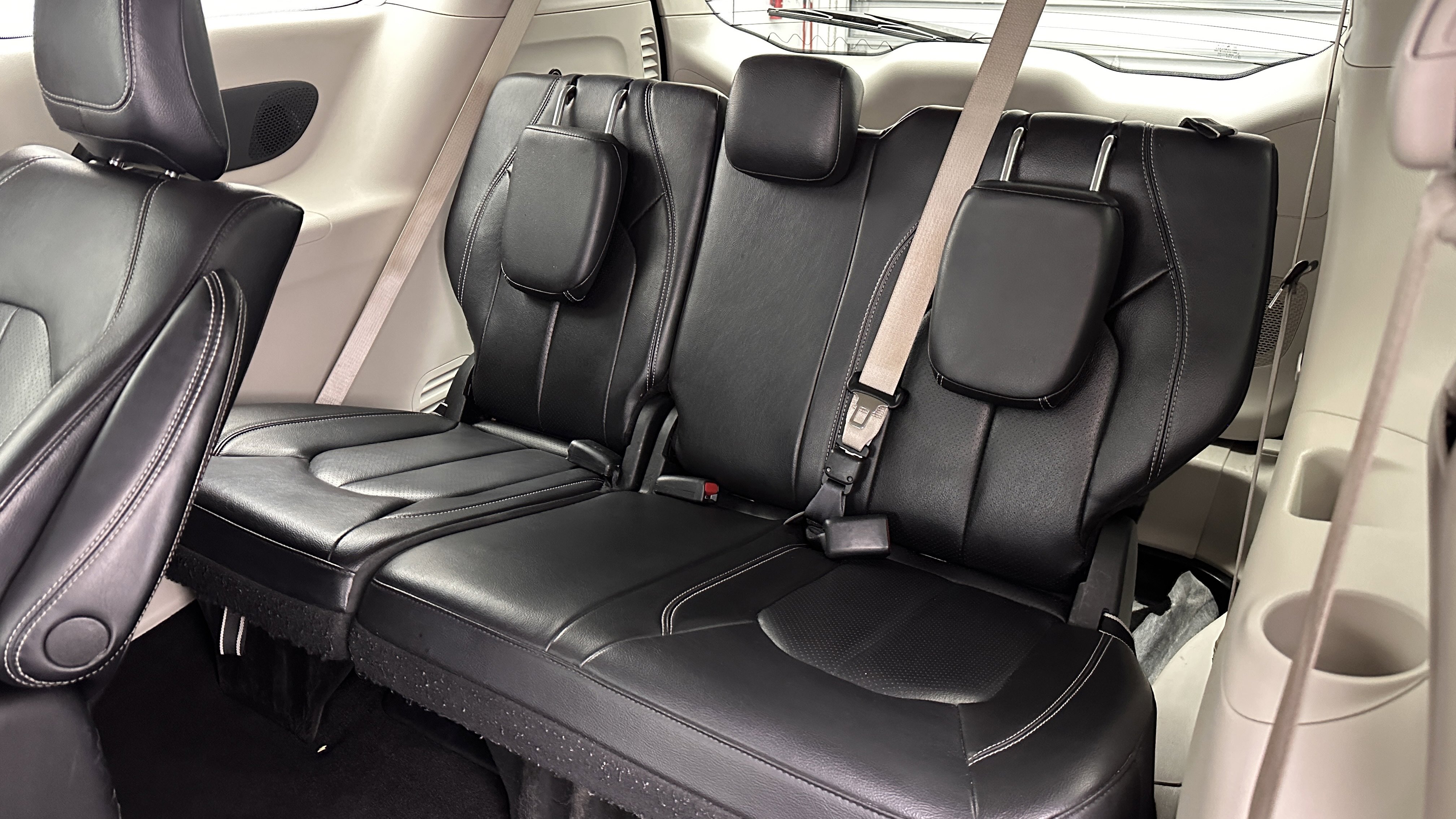 Used 2022 Chrysler Pacifica Touring-L w/ Uconnect Theater Family Group FWD image 32