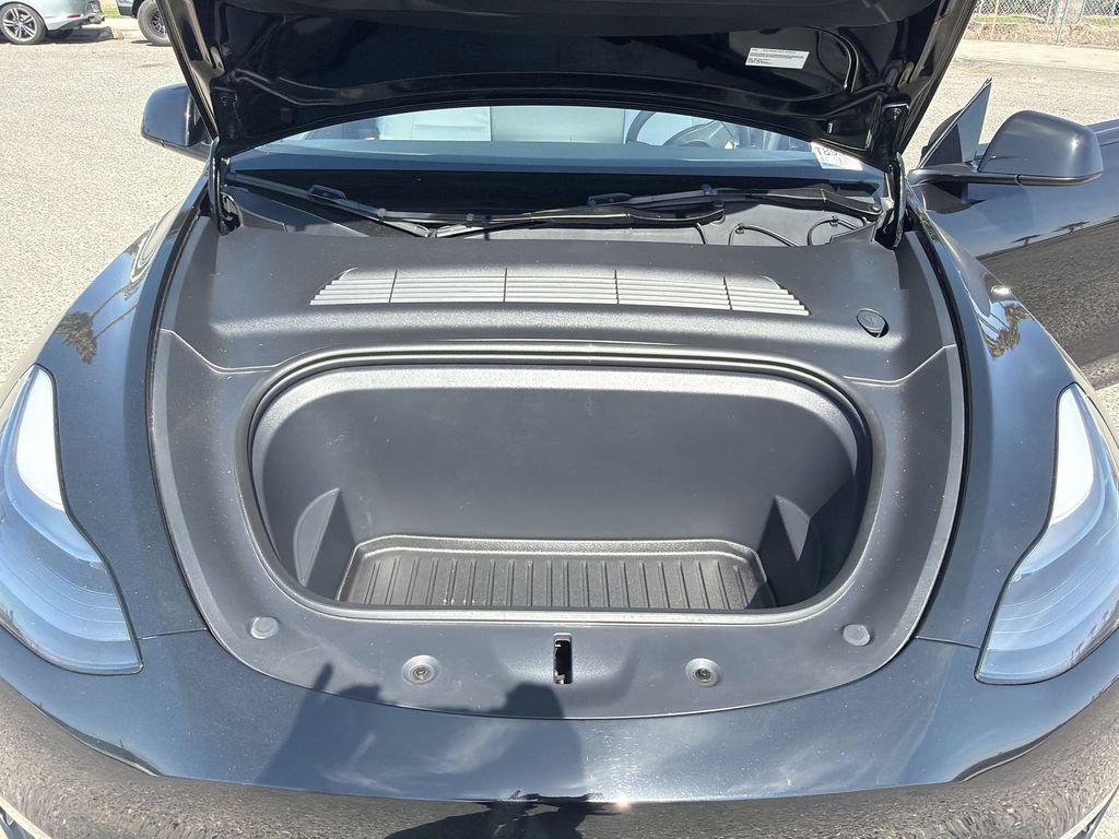 Used 2024 Tesla Model Y Long Range RWD image 18