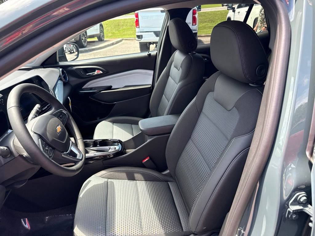 New 2026 Chevrolet Trax LT w/ LT Convenience Package FWD image 7