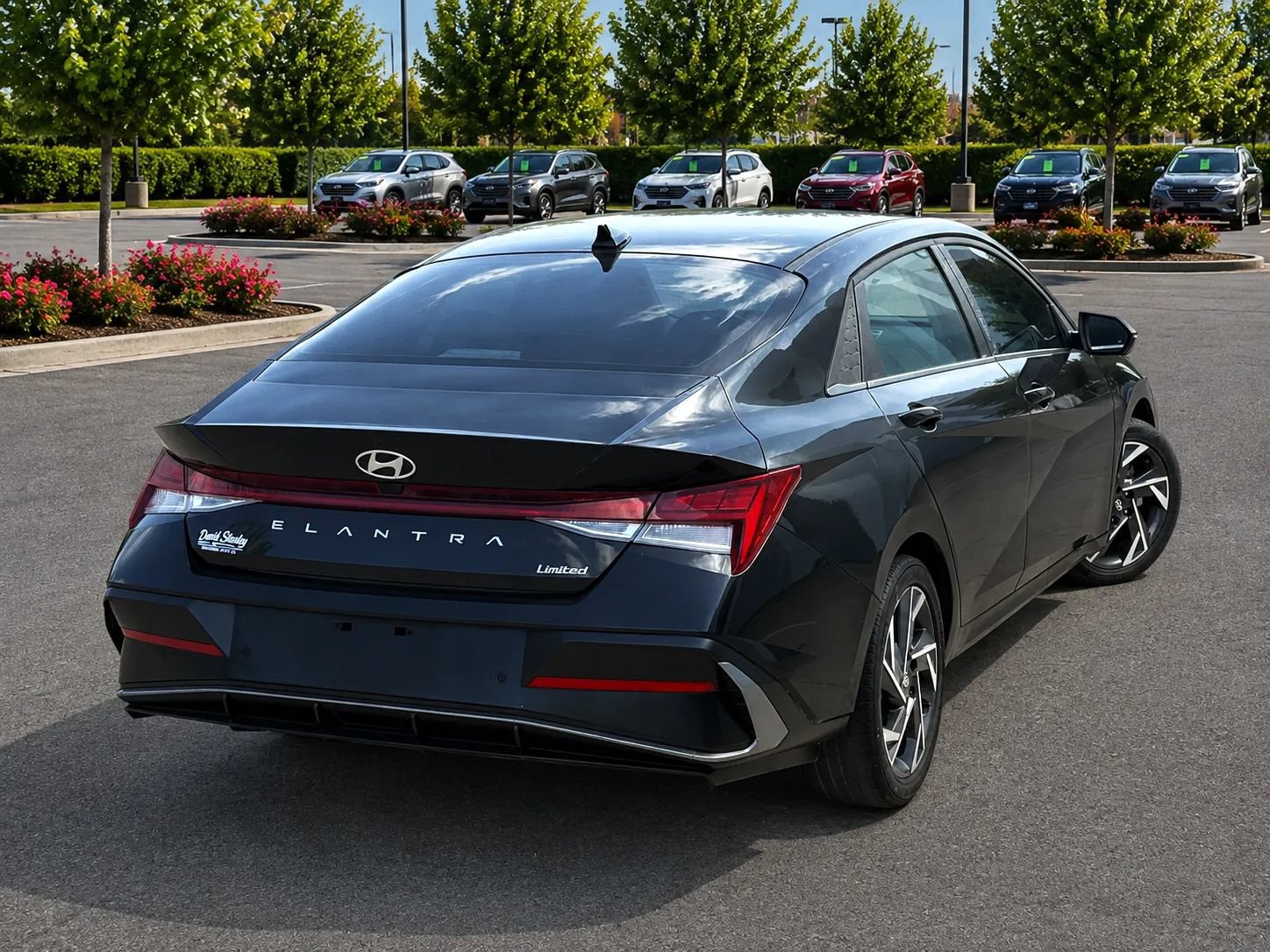 Used 2024 Hyundai Elantra Limited FWD image 5