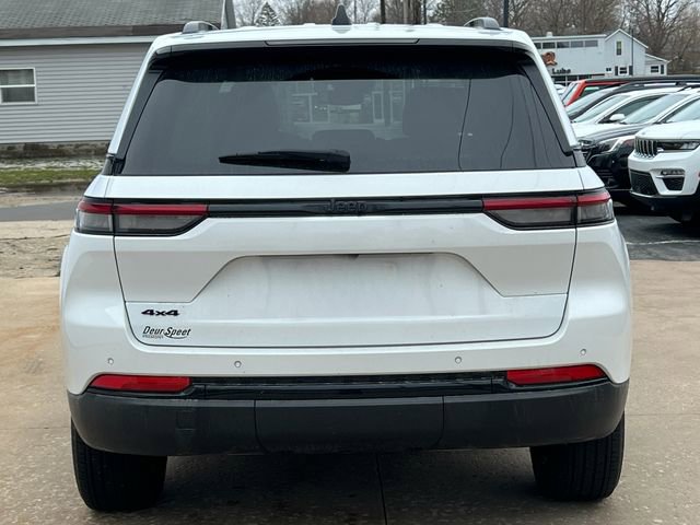 Used 2024 Jeep Grand Cherokee Altitude image 44