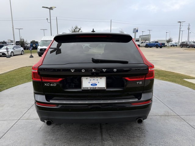 Used 2021 Volvo XC60 T5 Momentum w/ Climate Package image 5