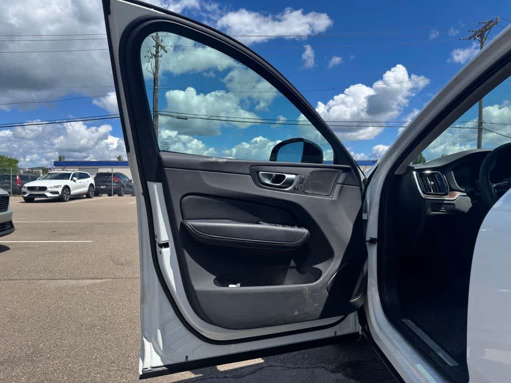 Used 2024 Volvo XC60 B5 Plus w/ Protection Package Premier AWD/4WD image 17