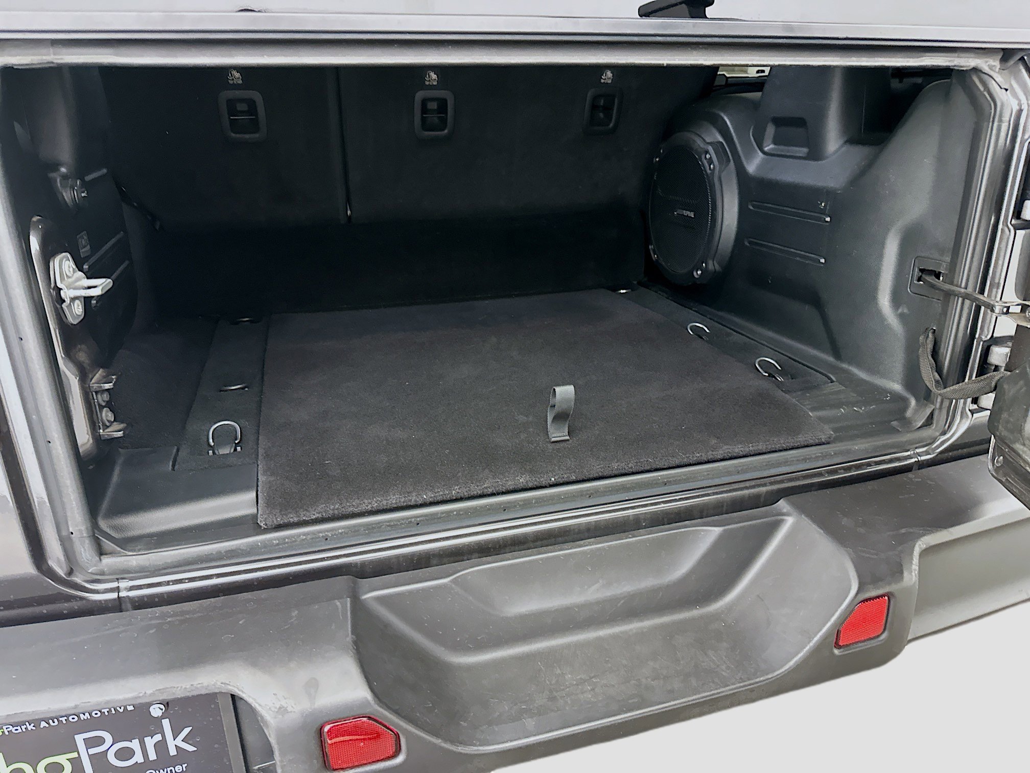 Used 2023 Jeep Wrangler Unlimited image 30