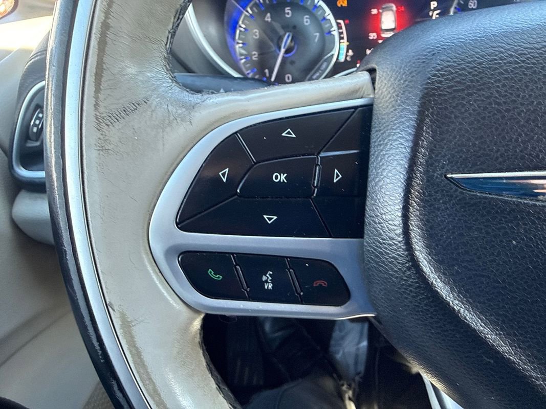 Used 2017 Chrysler Pacifica Limited image 27