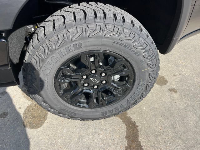 New 2026 Chevrolet Silverado 1500 ZR2 w/ Dark Appearance Package AWD/4WD image 44