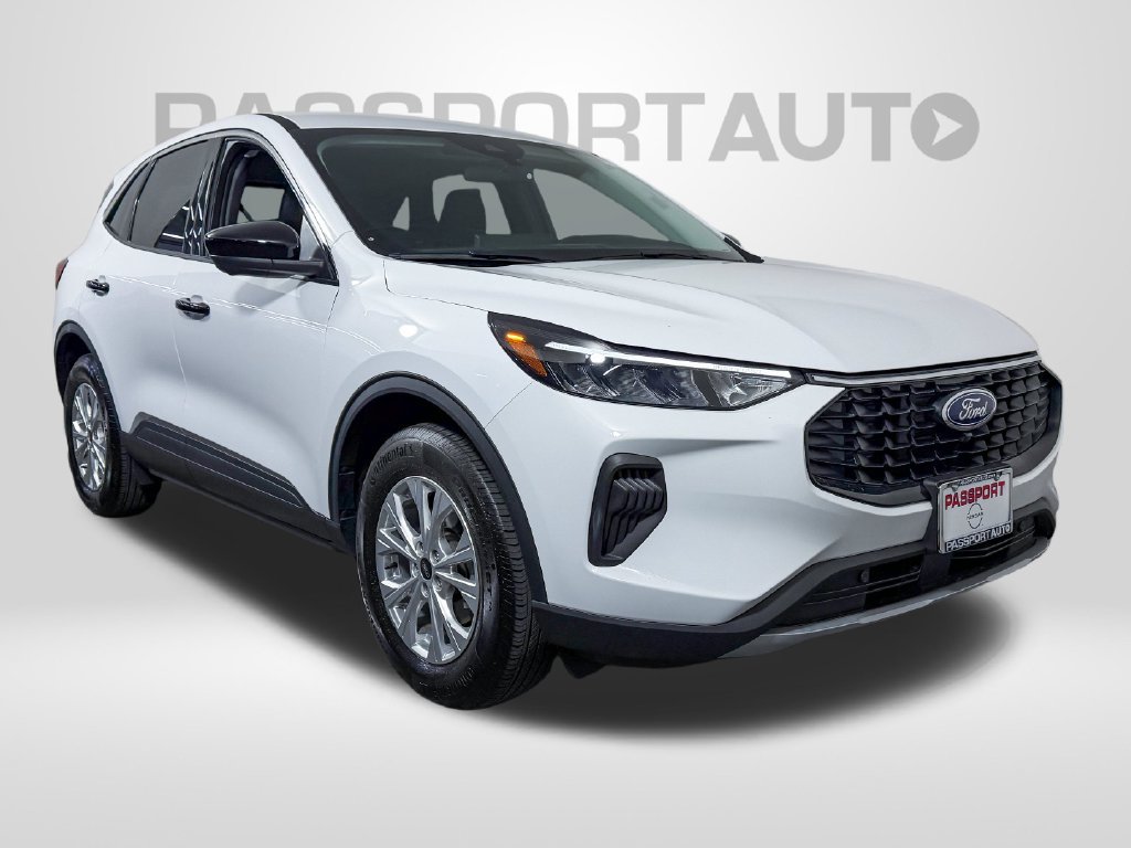 Used 2023 Ford Escape Active w/ Tech Pack #2 AWD/4WD image 3